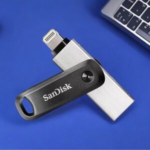 SanDisk iXpand Flash Drive Go - 64GB
